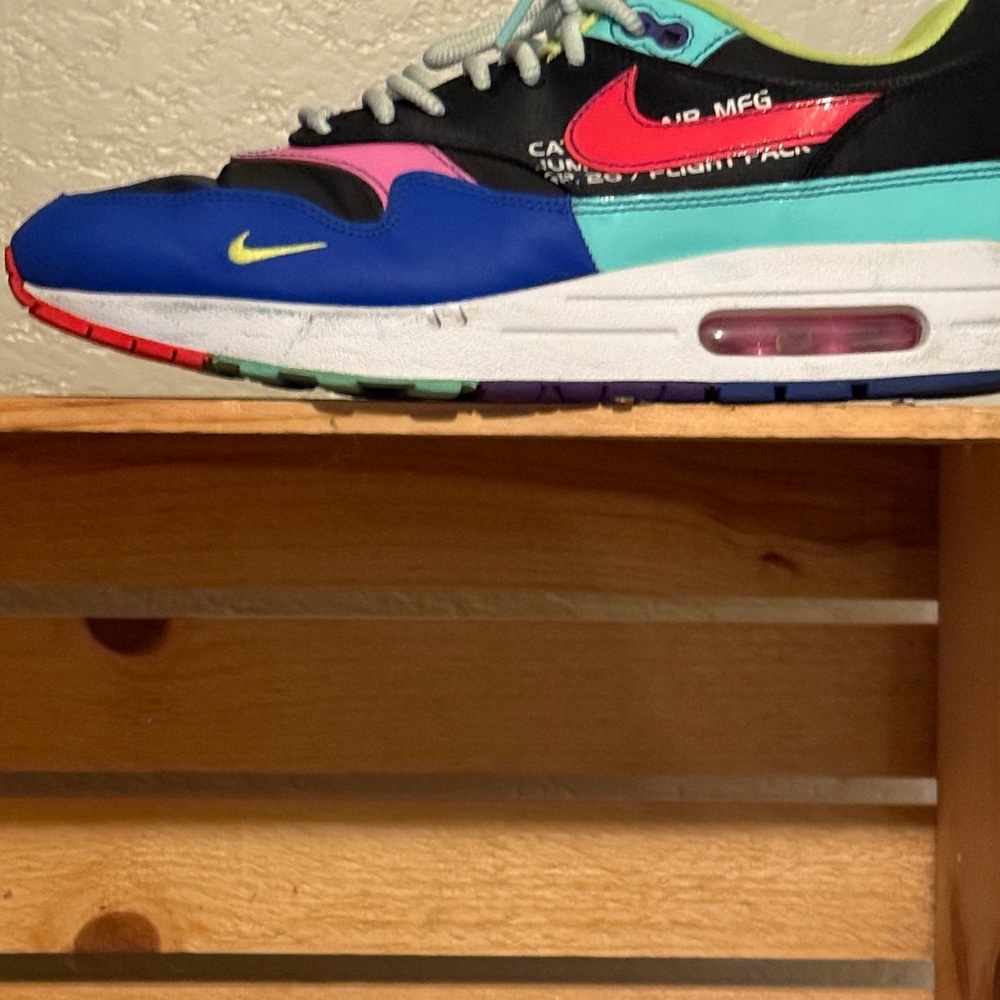 Nike Blue and Pink Air Max Sneakers with Dynamic Design